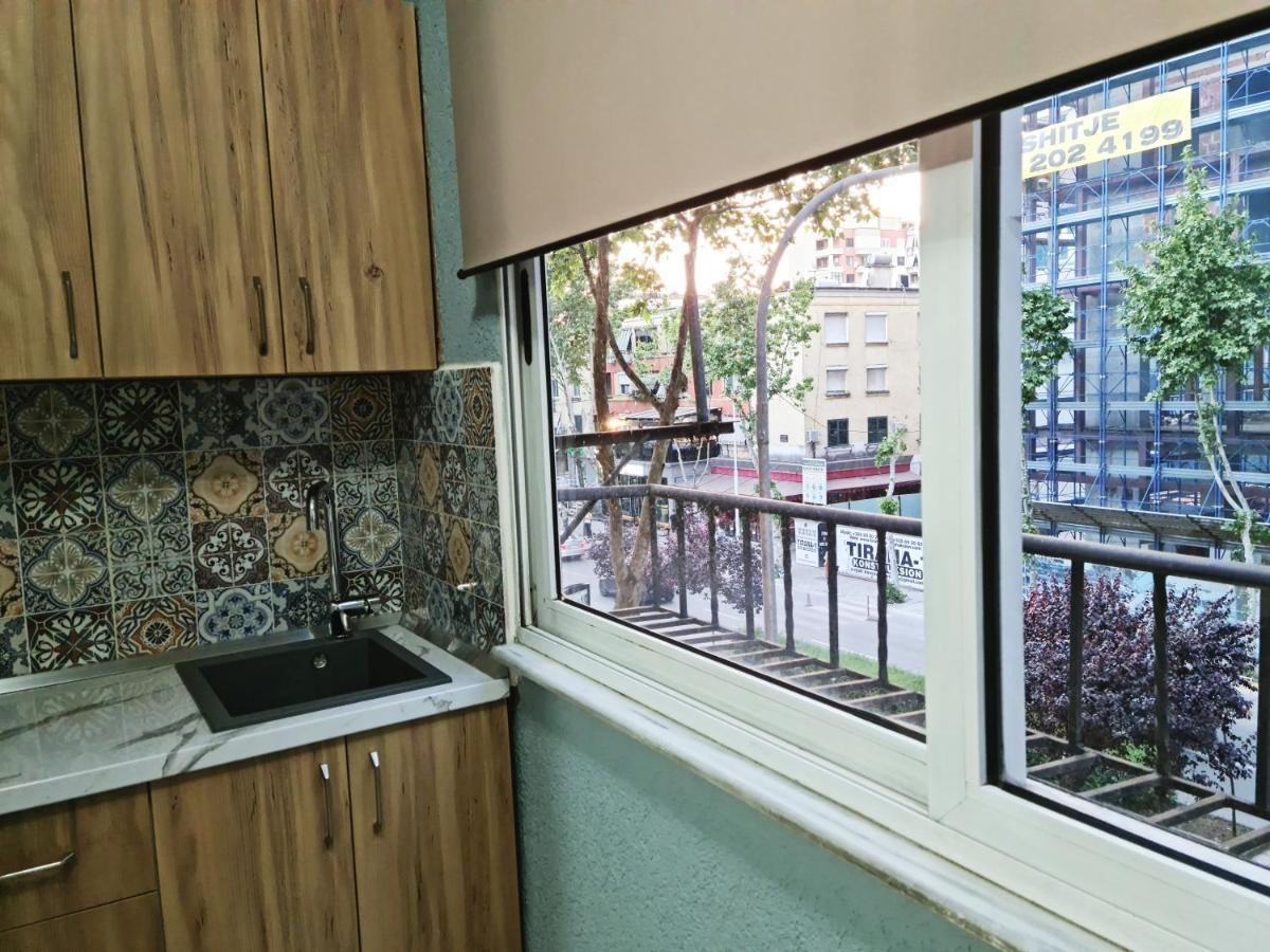 Appartement 2V1 - 21 Dhjetori Am à Tirana Extérieur photo