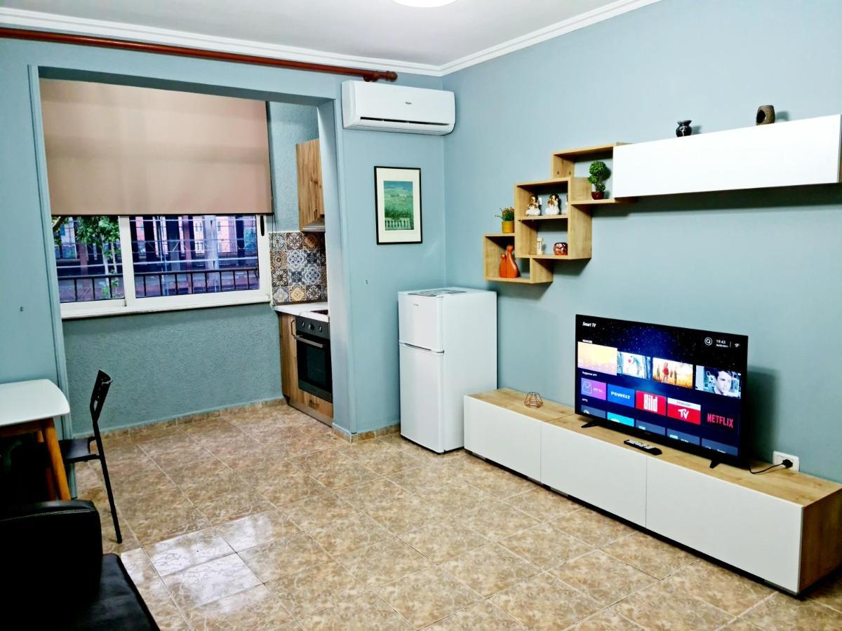 Appartement 2V1 - 21 Dhjetori Am à Tirana Extérieur photo